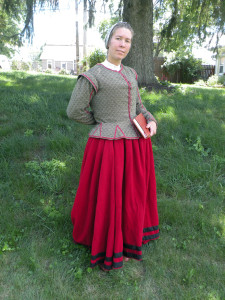 The jacket and petticoat combination, worn over a smock and with or without boned bodies underneath, was the standard dress of workaday women at the turn of the 16th century.