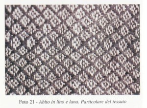 Close-up of the mixed linen-and-wool fabric worn by a servant of Eleanora de Toledo. Taken from the book La Granduchessa.