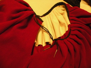 Here is a view of the layer of wool used to interline the pleats.