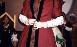 Another pic of the gown without a farthingale. It was more likely to be worn without a farthingale by women of the merchant classes than with.
